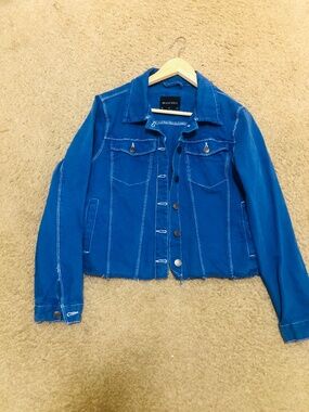 Brave Soul, featuring a cropped, raw-hem style.Size M